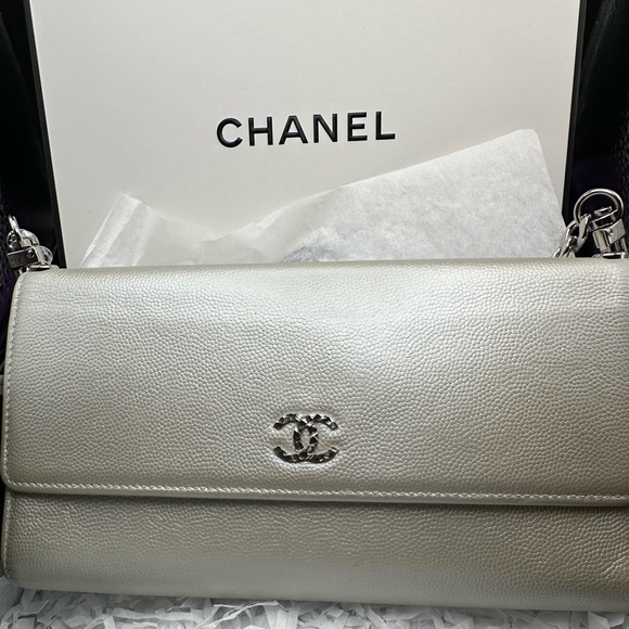 Chanel crossover wallet - Picture 1 of 10